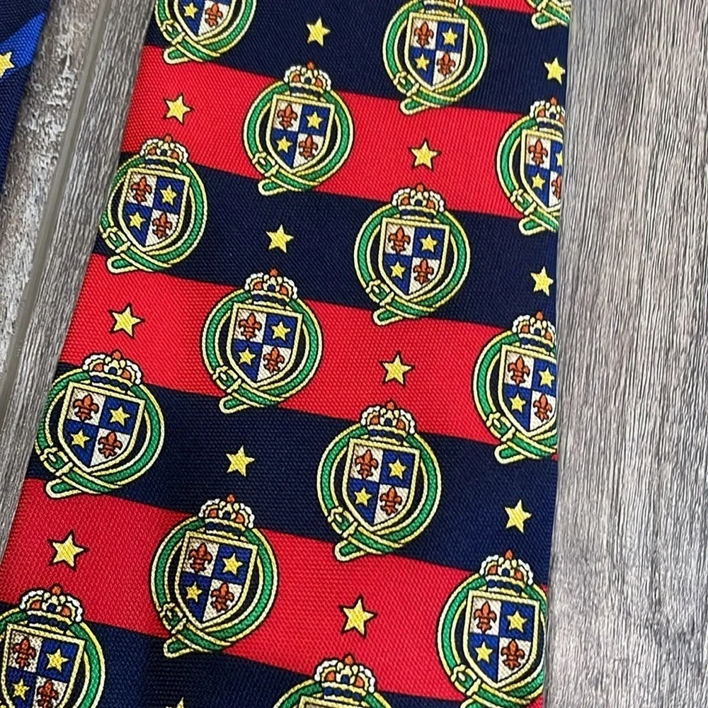 Tommy Hilfiger Silk Necktie Tie Preppy Stripe Stars Crest EUC Work Collegiate
